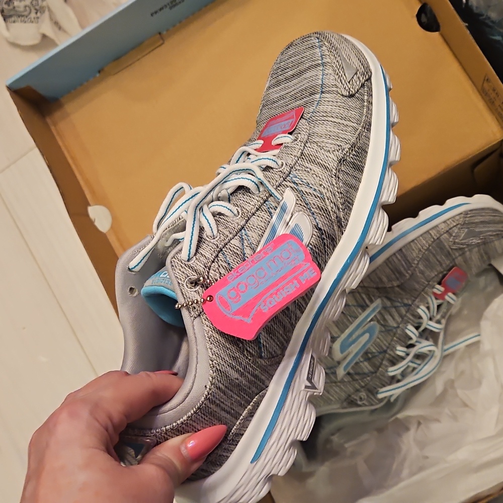 Women's Gray Knit Athletic Walking Shoes with Blue Accents